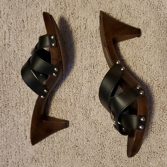 A GIANNETTI Studded Leather Sandals - Picture 5 of 13